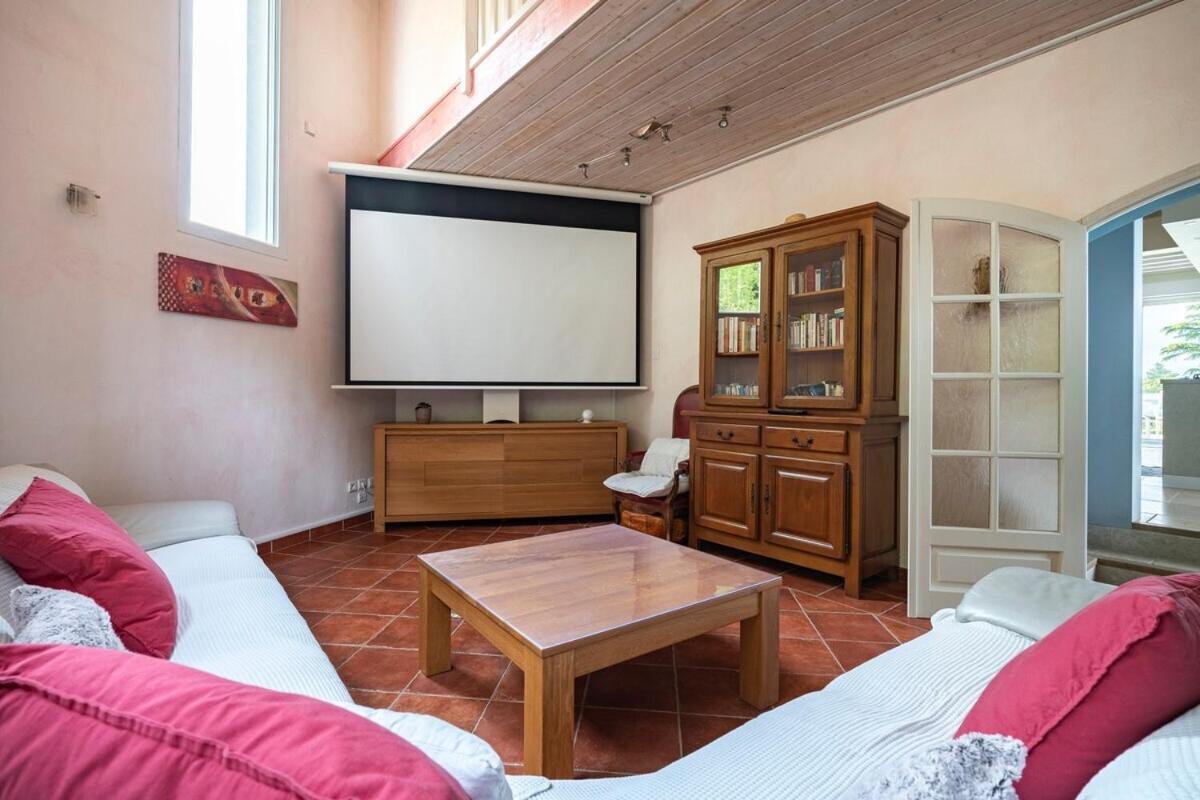 La Villa Moursoise 4 Etoiles 외부 사진